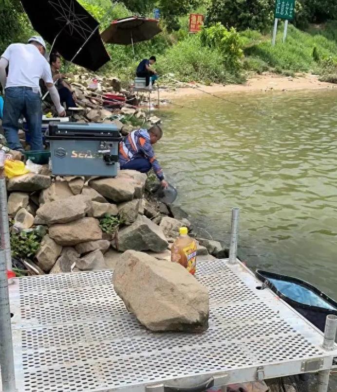 深圳河流野釣盛行，市民解鎖新的休閑方式1